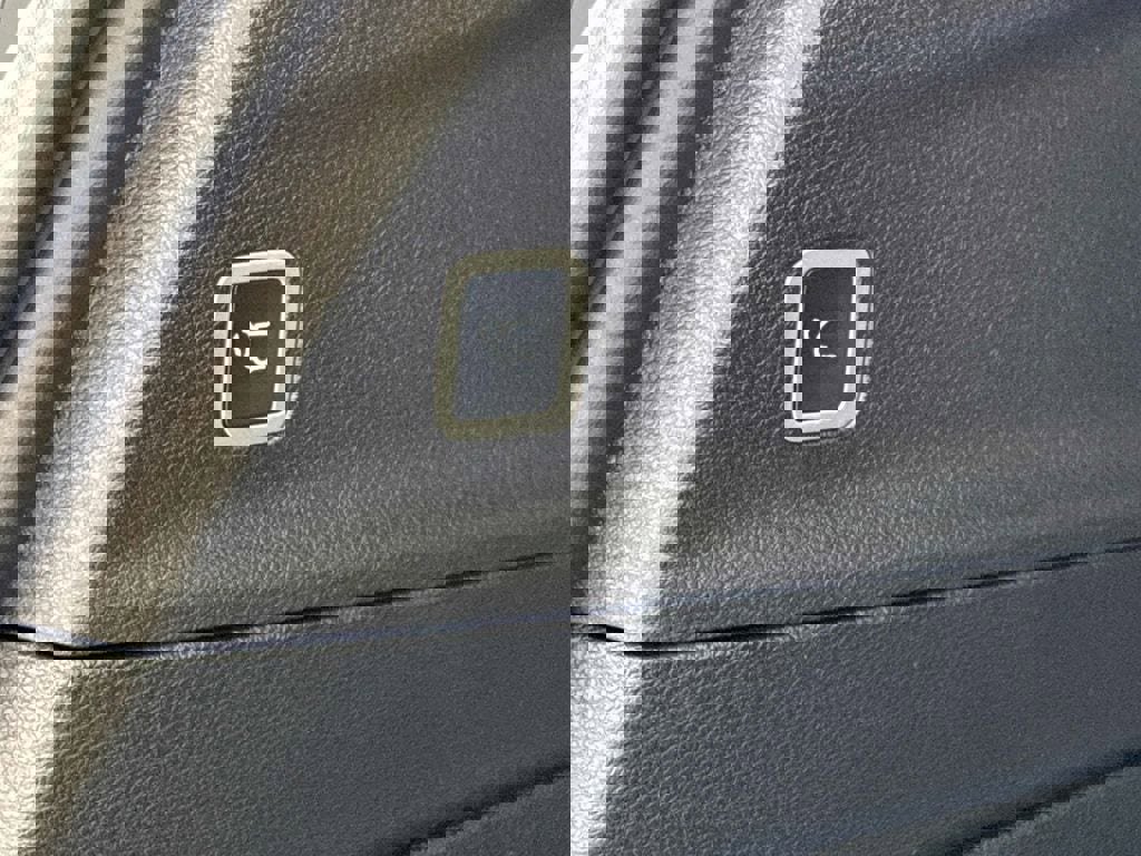 New 2026 Chrysler Pacifica Select AWD/4WD image 5