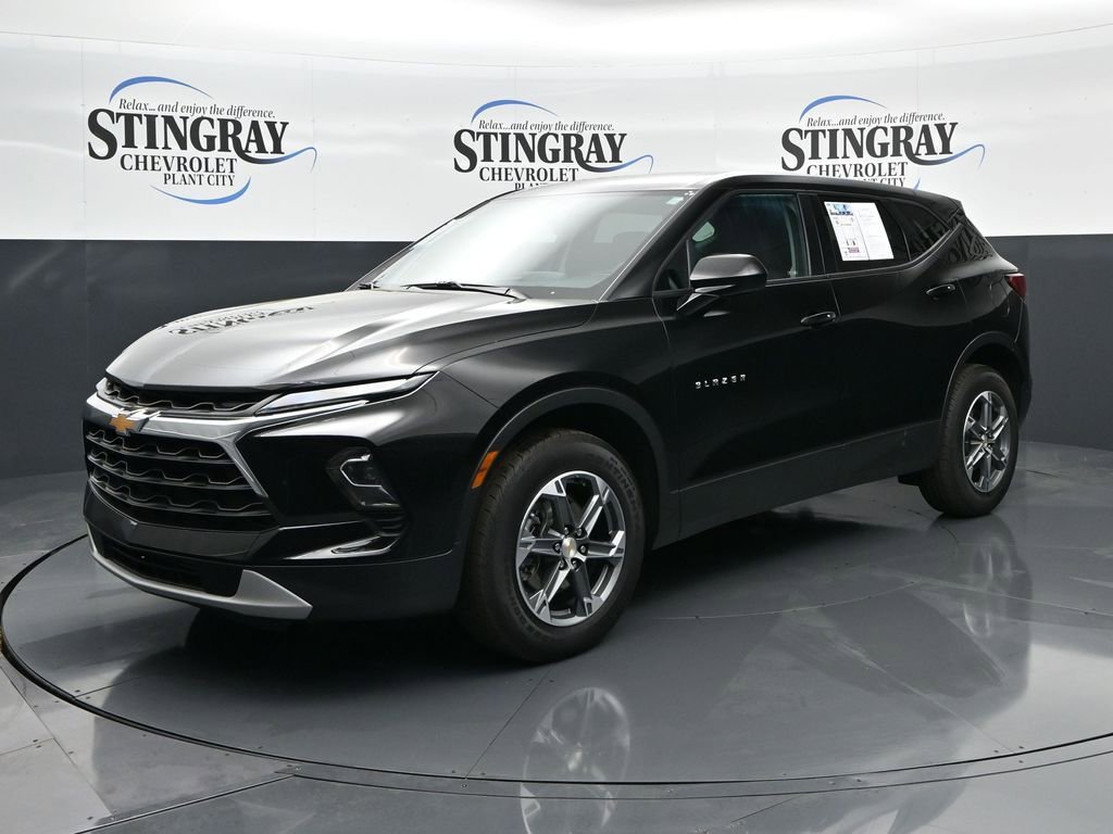 Used 2025 Chevrolet Blazer LT image 3