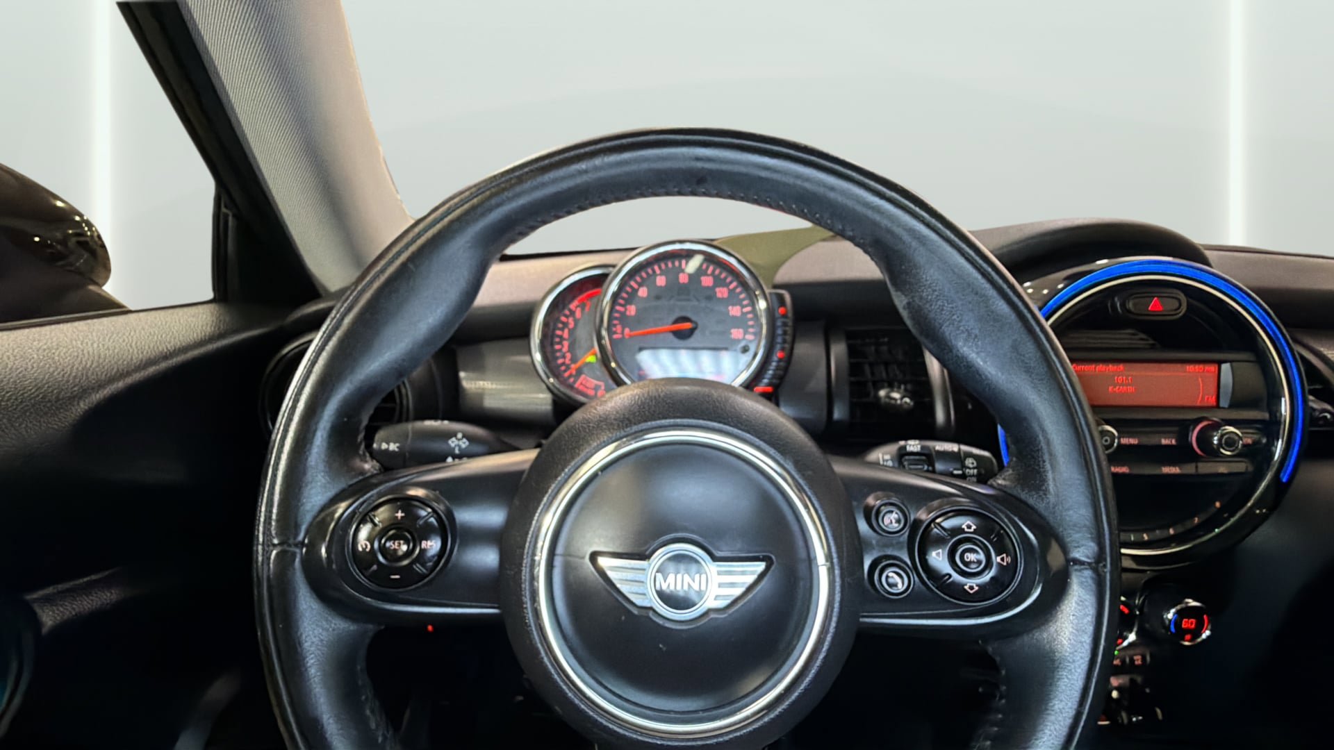 Used 2015 MINI Cooper 2-Door Hardtop FWD image 30