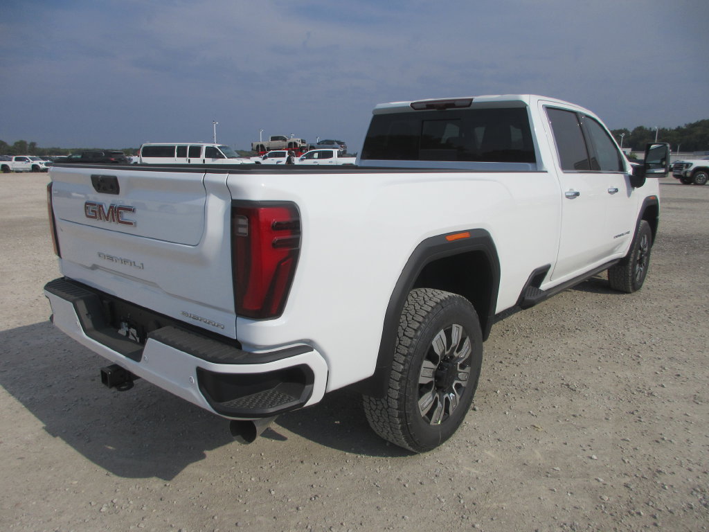 New 2026 GMC Sierra 3500 Denali w/ Denali Reserve Package AWD/4WD image 4