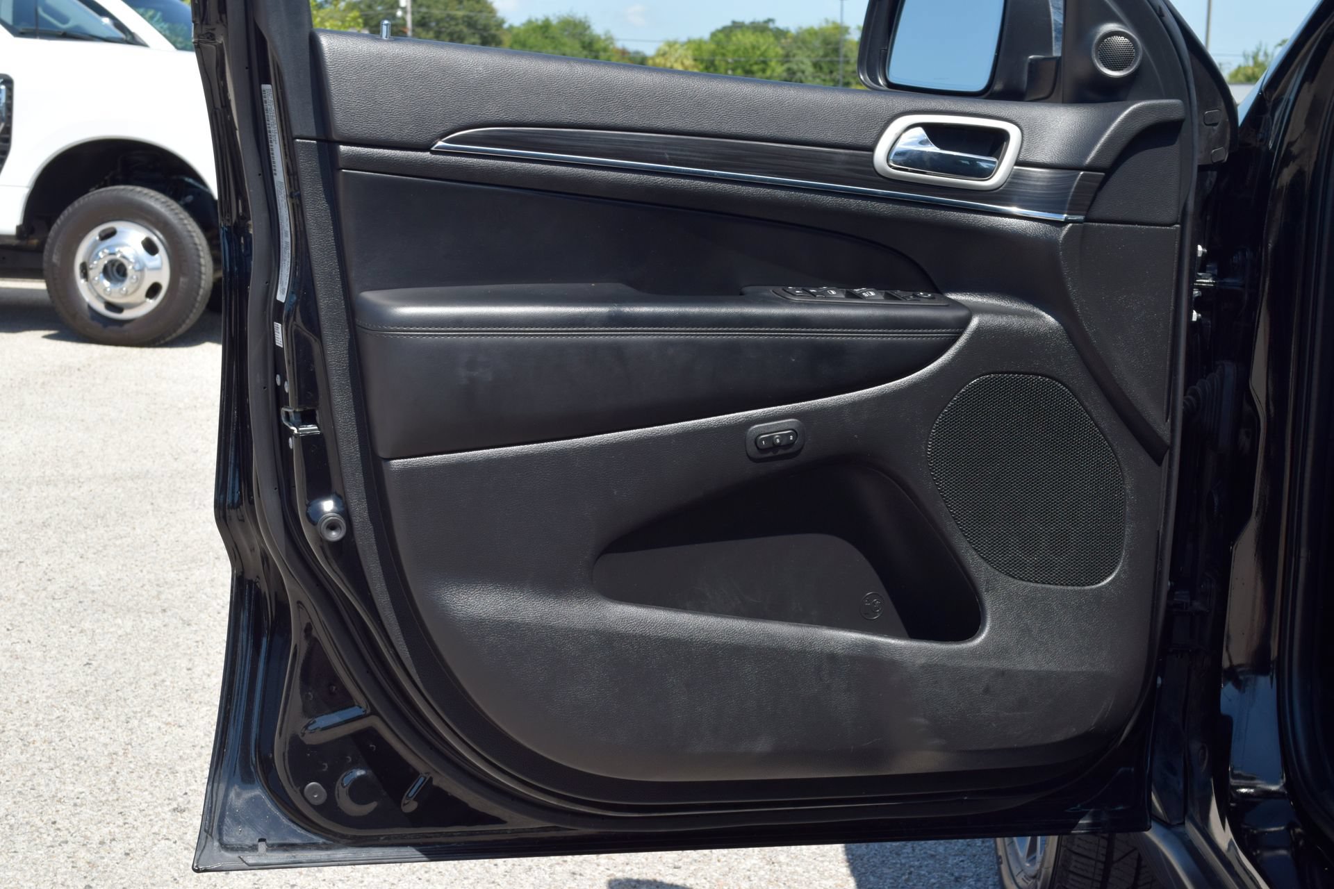 Used 2022 Jeep Grand Cherokee Limited AWD/4WD image 17