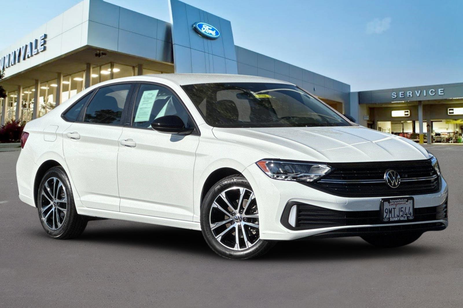 Used 2024 Volkswagen Jetta Sport image 2