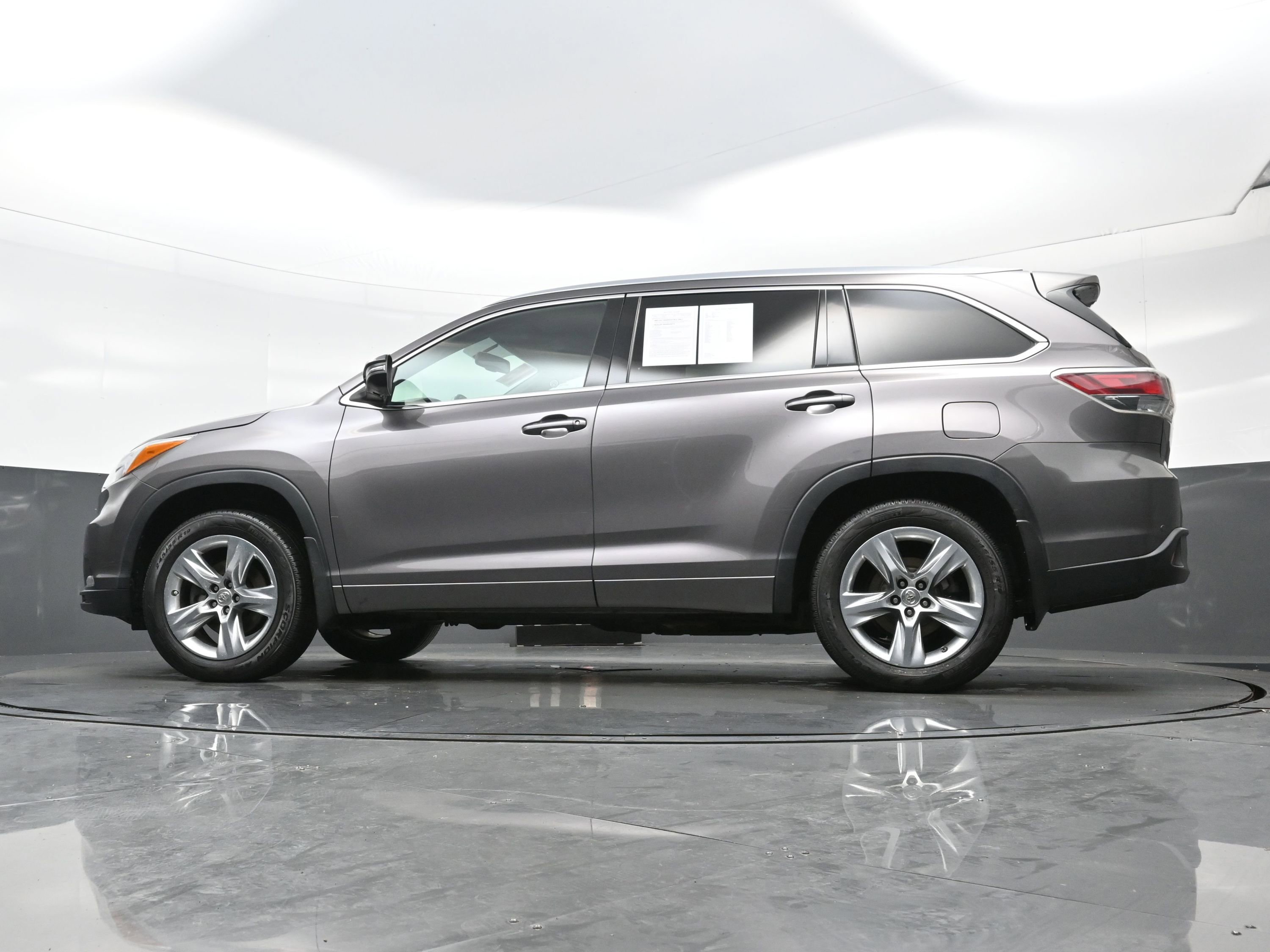 Used 2015 Toyota Highlander Limited image 31