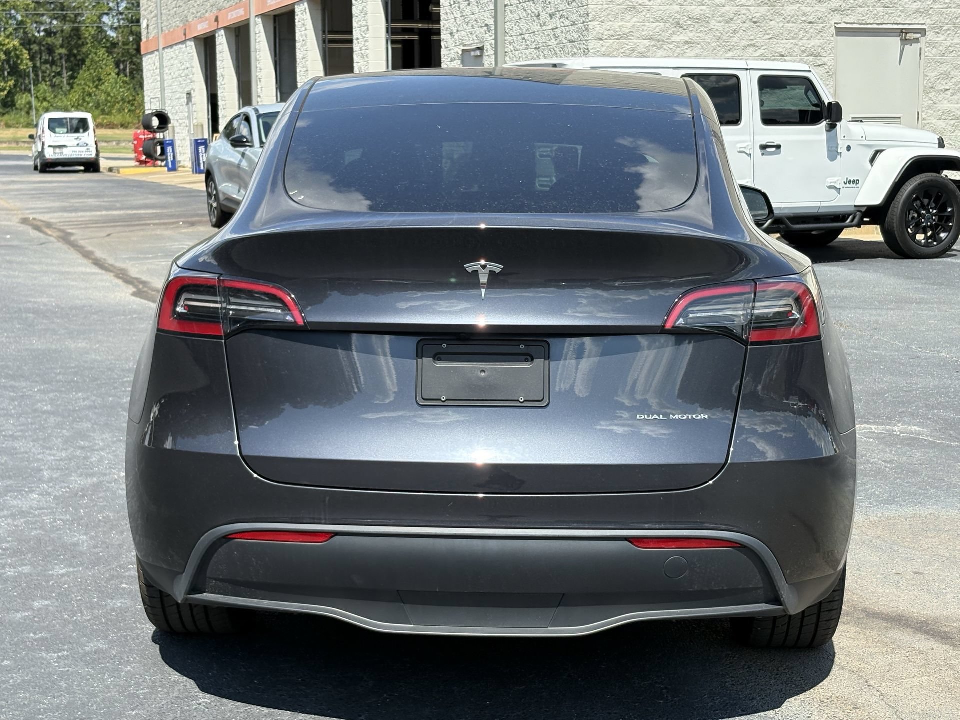 Used 2024 Tesla Model Y Long Range AWD/4WD image 18