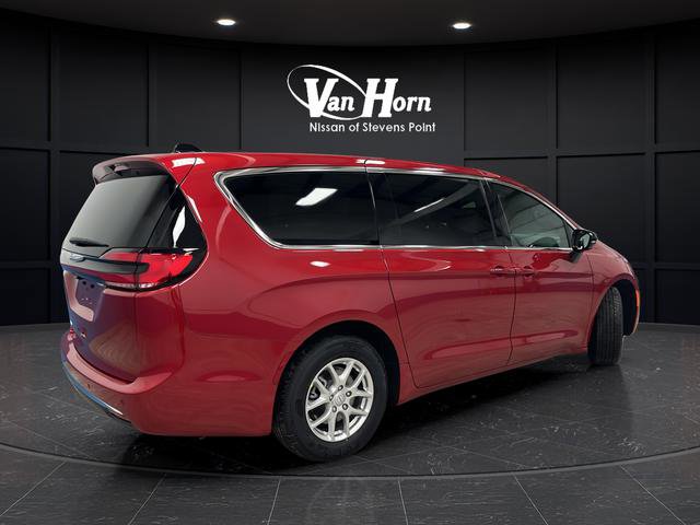 New 2026 Chrysler Pacifica Select image 3