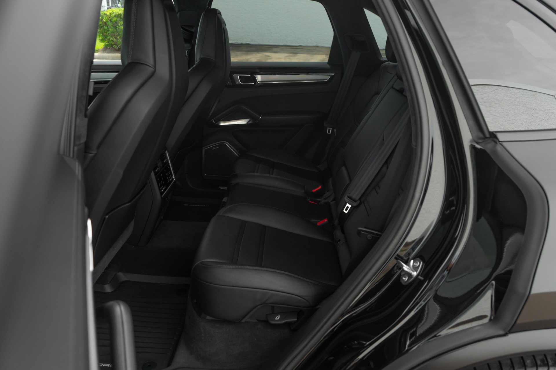 Used 2023 Porsche Cayenne Turbo AWD/4WD image 28