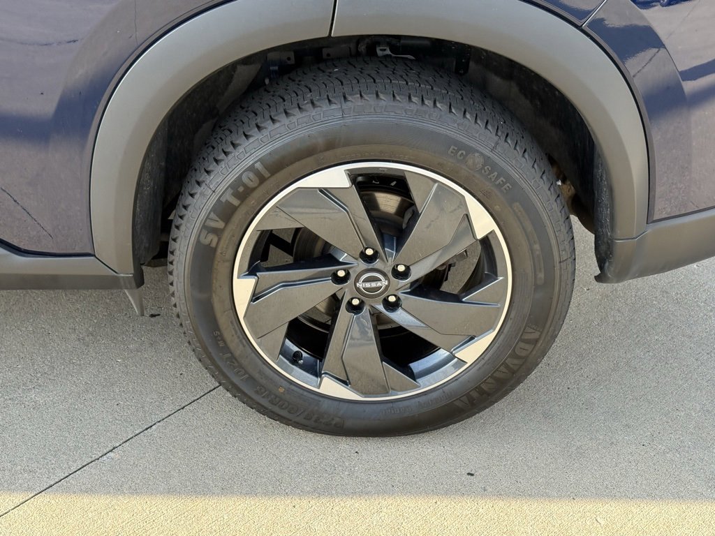 Used 2024 Nissan Rogue SV image 12