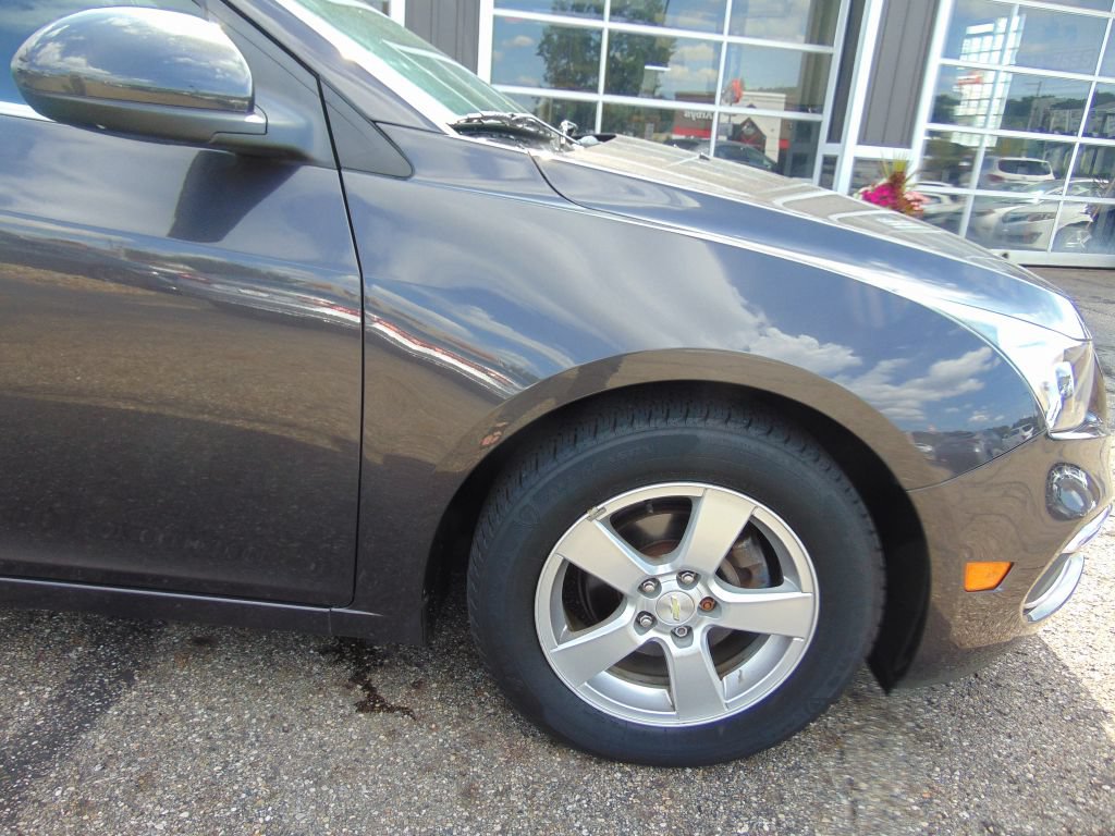 Used 2016 Chevrolet Cruze LT FWD image 11