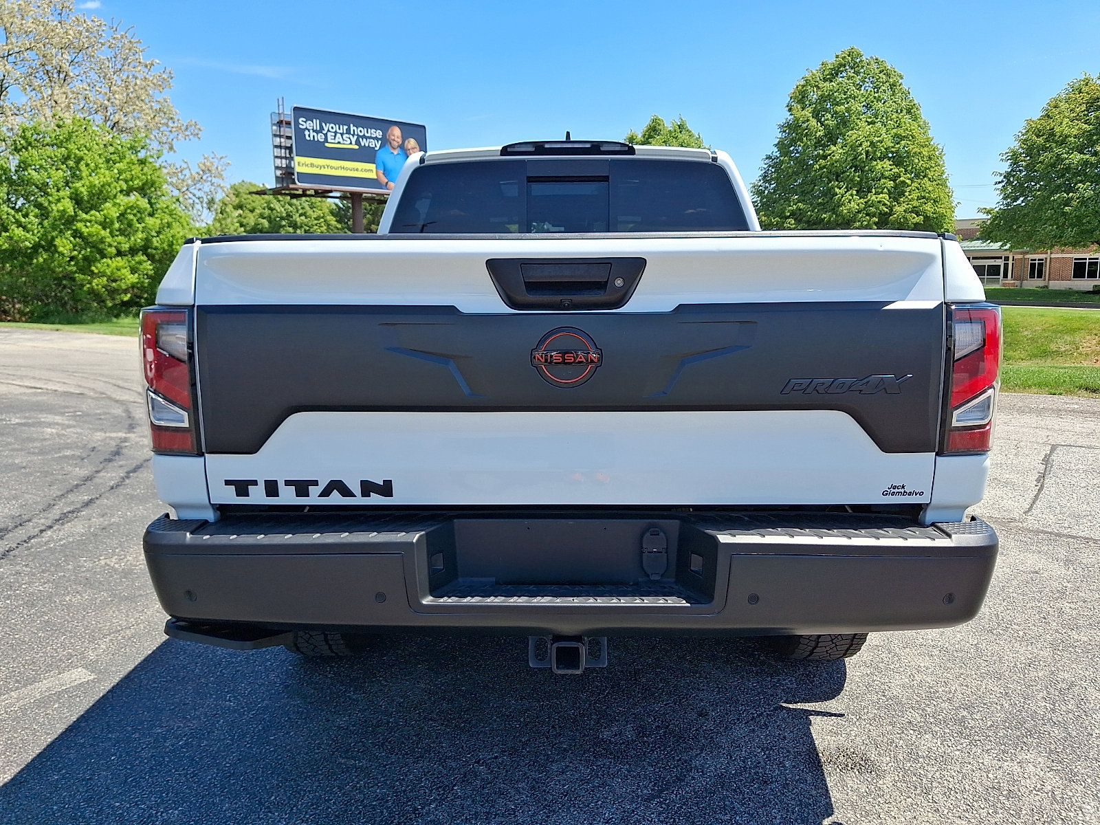 Used 2024 Nissan Titan PRO-4X w/ Pro-4x Convenience Package AWD/4WD image 10