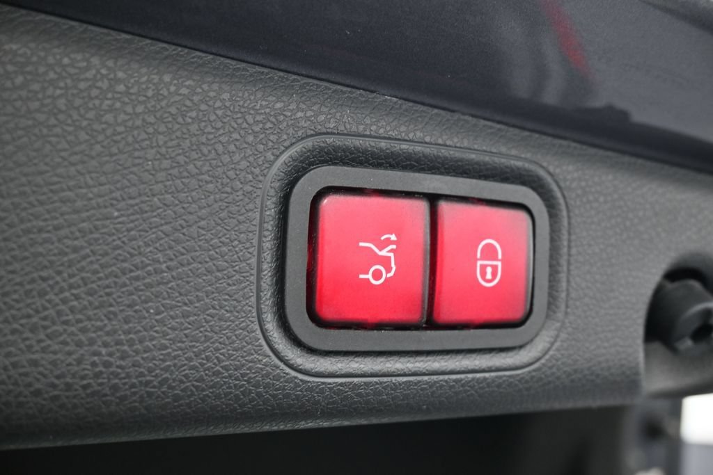 Used 2019 Mercedes-Benz E 300 image 40