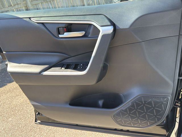 Used 2020 Toyota RAV4 XLE Premium image 23