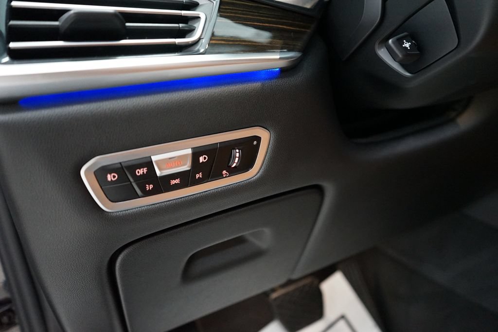 Used 2019 BMW X7 xDrive50i w/ Premium Package AWD/4WD image 34