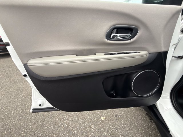 Used 2016 Honda HR-V EX image 29