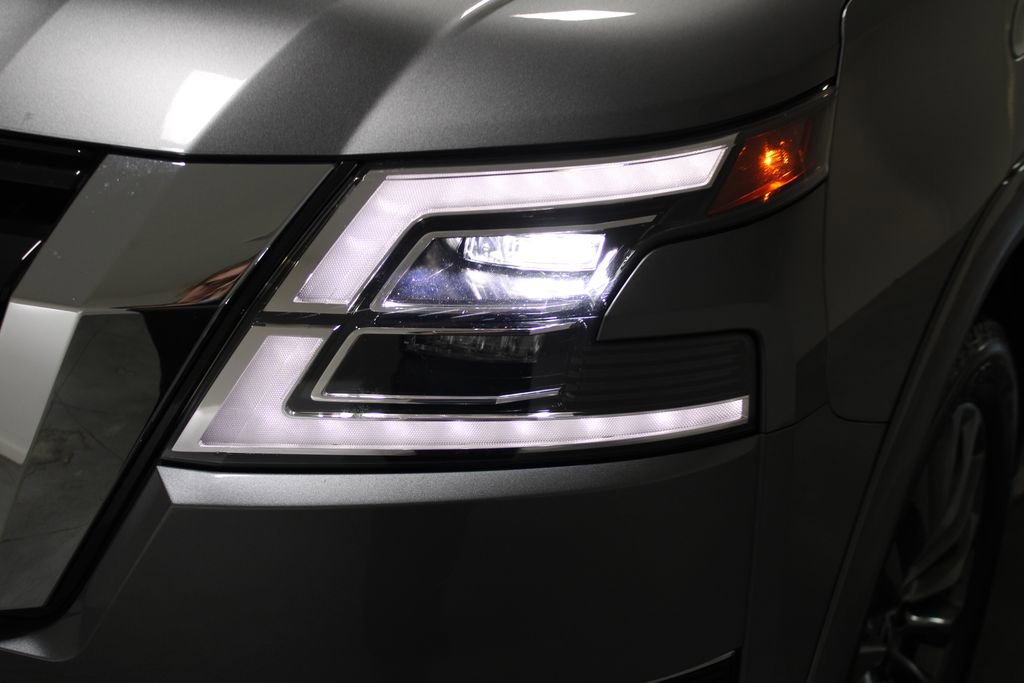 Used 2024 Nissan Armada Platinum w/ Captain's Chairs Package image 61