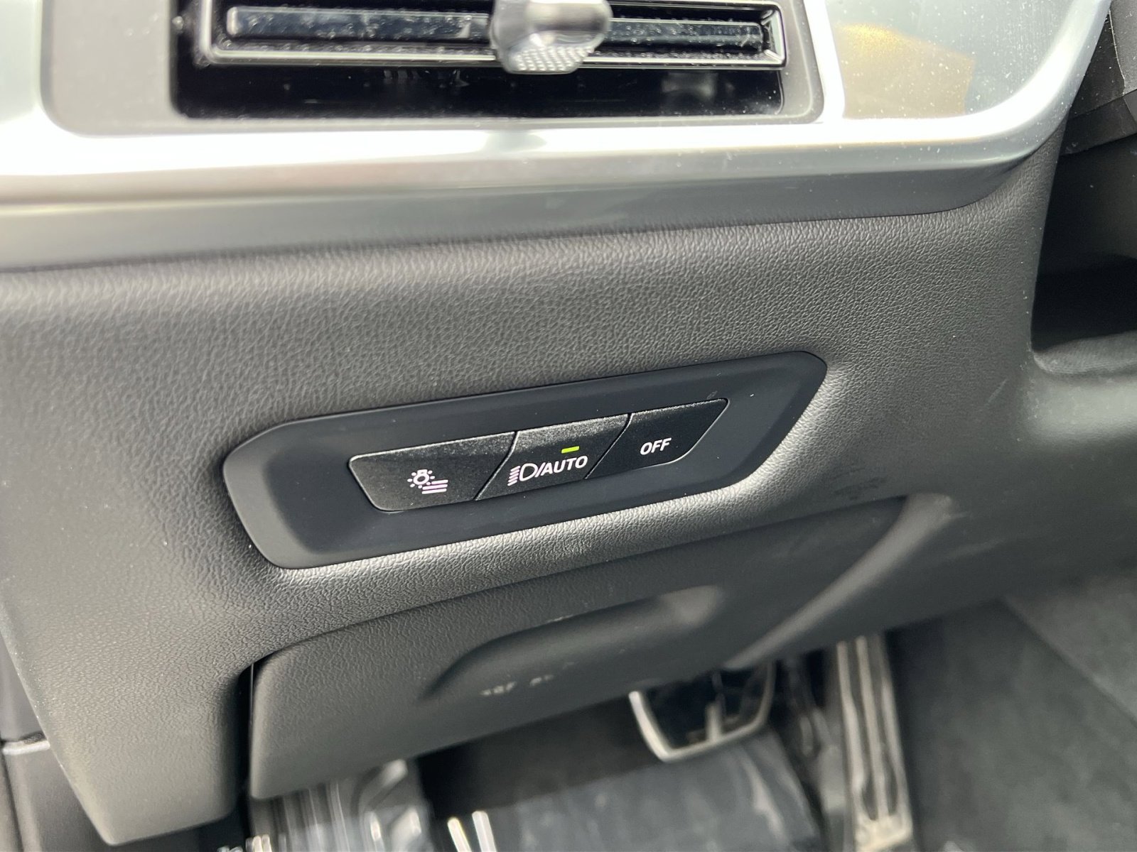 Used 2025 BMW X5 xDrive40i w/ M Sport Package image 31