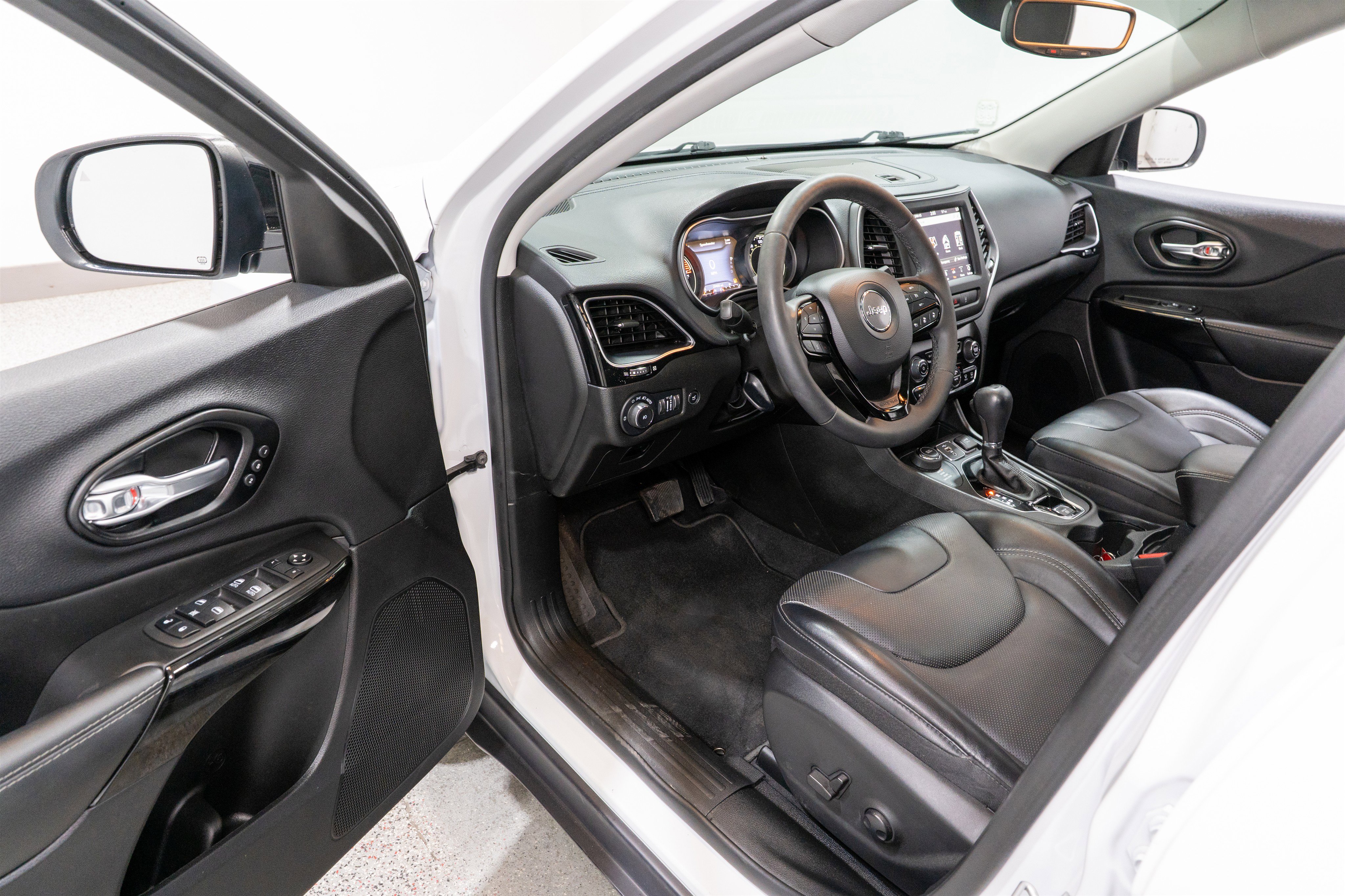 Used 2023 Jeep Cherokee Altitude Lux w/ Lux Elite Package AWD/4WD image 12