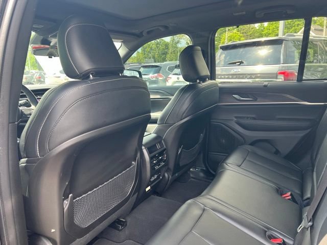 Used 2025 Jeep Grand Cherokee Limited w/ Luxury Tech Group II AWD/4WD image 20