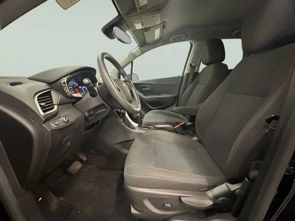 Certified 2022 Chevrolet Trax LS w/ Tint and Cruise Package image 20