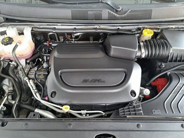 Used 2024 Chrysler Pacifica Touring-L FWD image 27