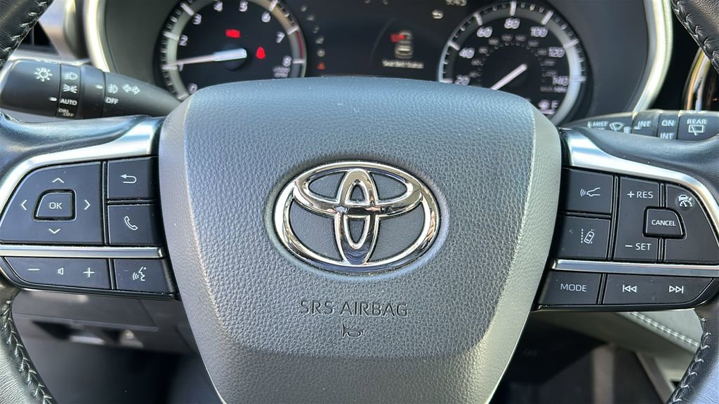Used 2021 Toyota Highlander XLE AWD/4WD image 13