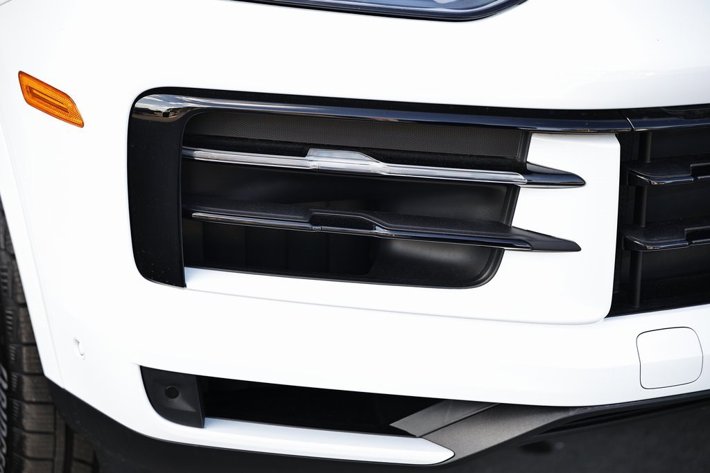 Certified 2025 Porsche Cayenne w/ Premium Package Plus image 18