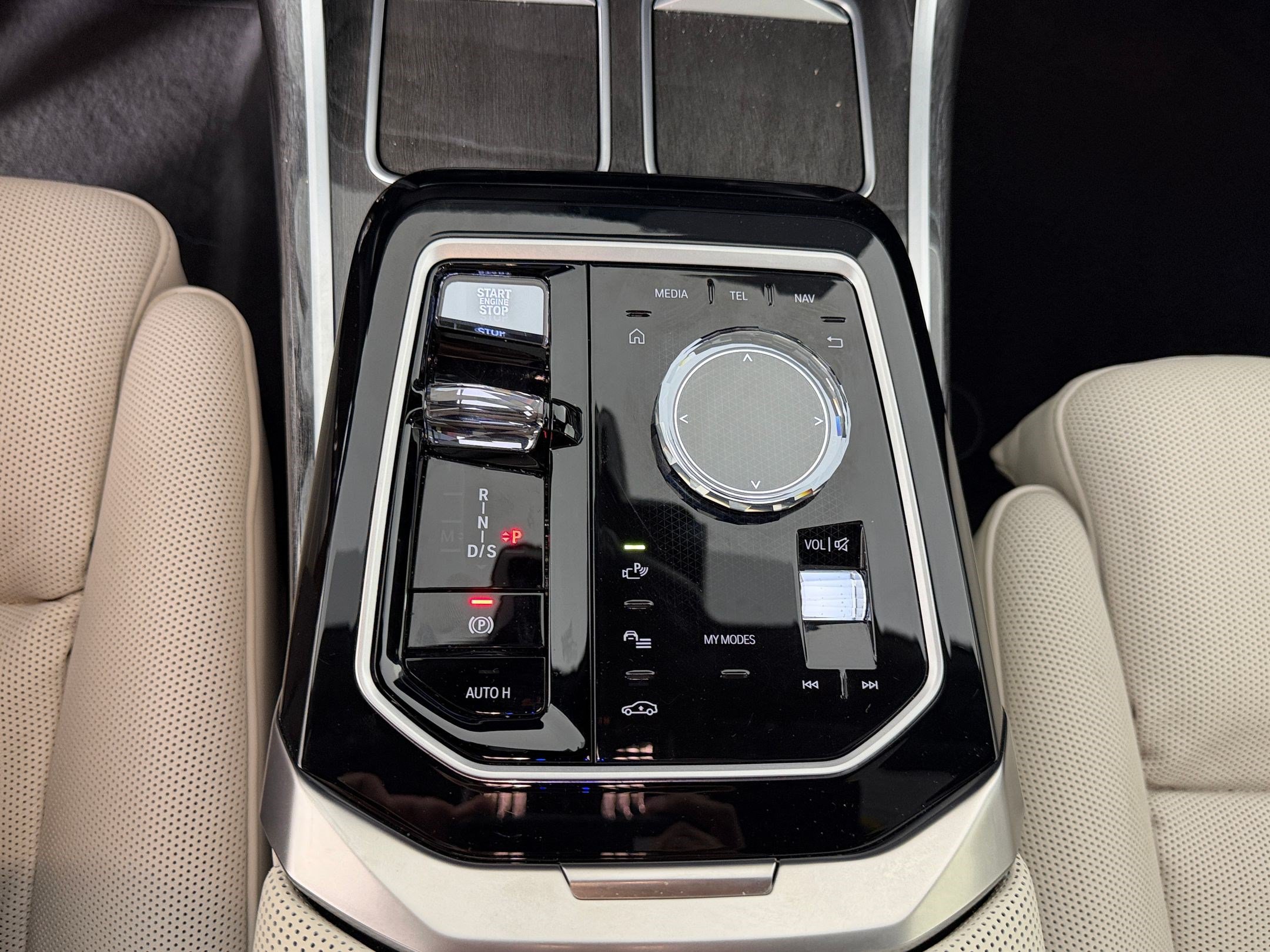 Certified 2024 BMW 740i xDrive AWD/4WD image 17