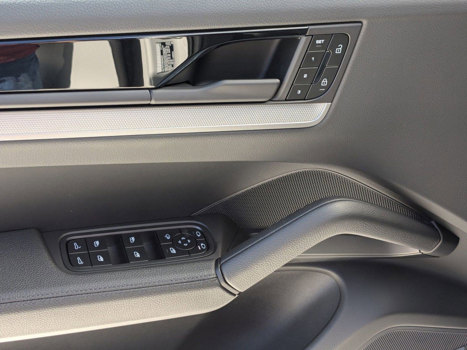 Certified 2025 Porsche Cayenne image 14