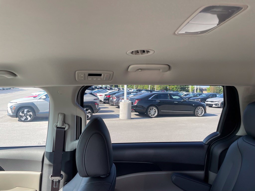 New 2027 Kia Carnival FWD image 25