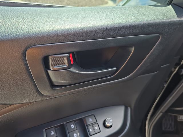 Used 2017 Toyota Highlander Plus AWD/4WD image 20