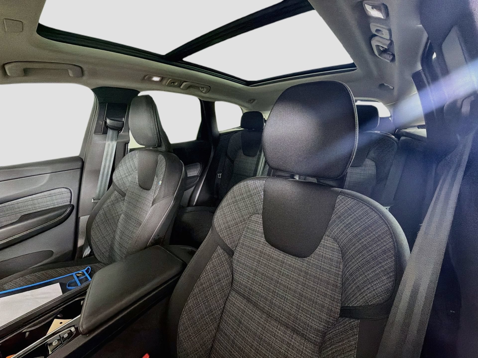 Certified 2023 Volvo XC60 B5 Core w/ Protection Package Premier FWD image 21