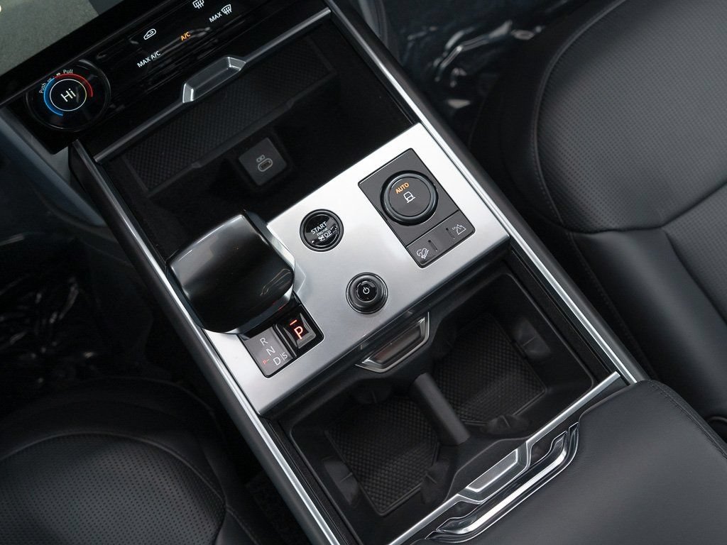 Used 2023 Land Rover Range Rover SV AWD/4WD image 43