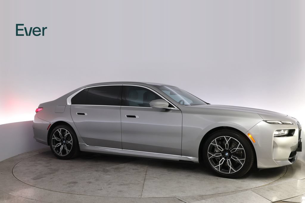 Used 2023 BMW i7 xDrive60 AWD/4WD image 14