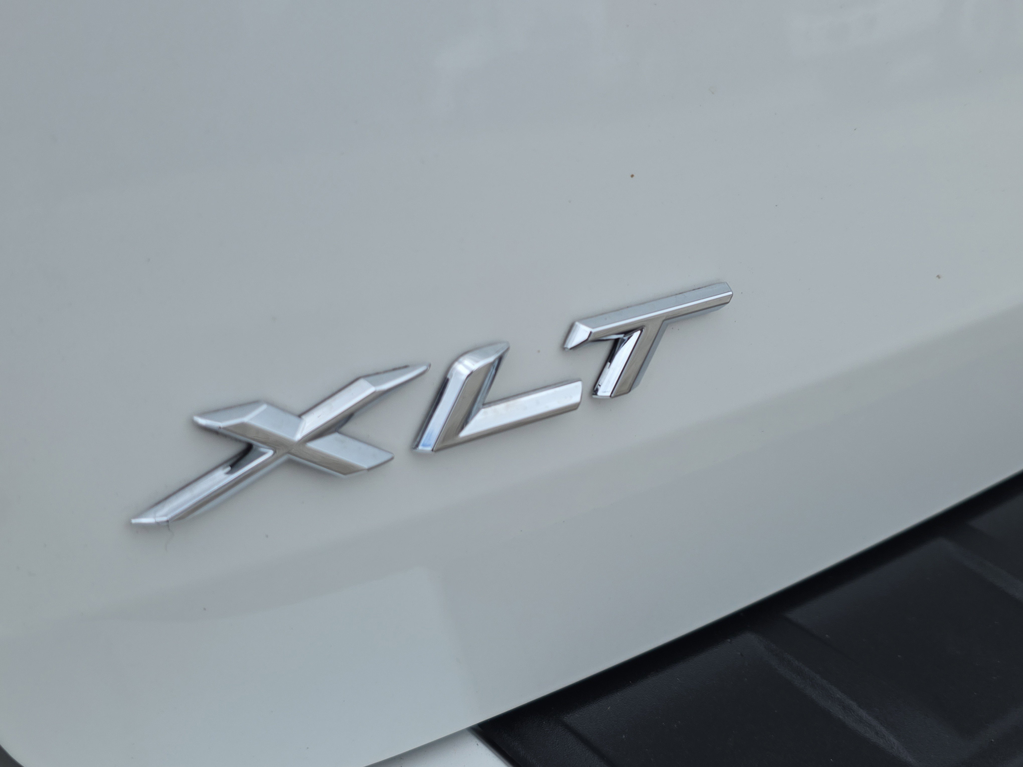 Used 2023 Ford Explorer XLT w/ Equipment Group 202A RWD image 11