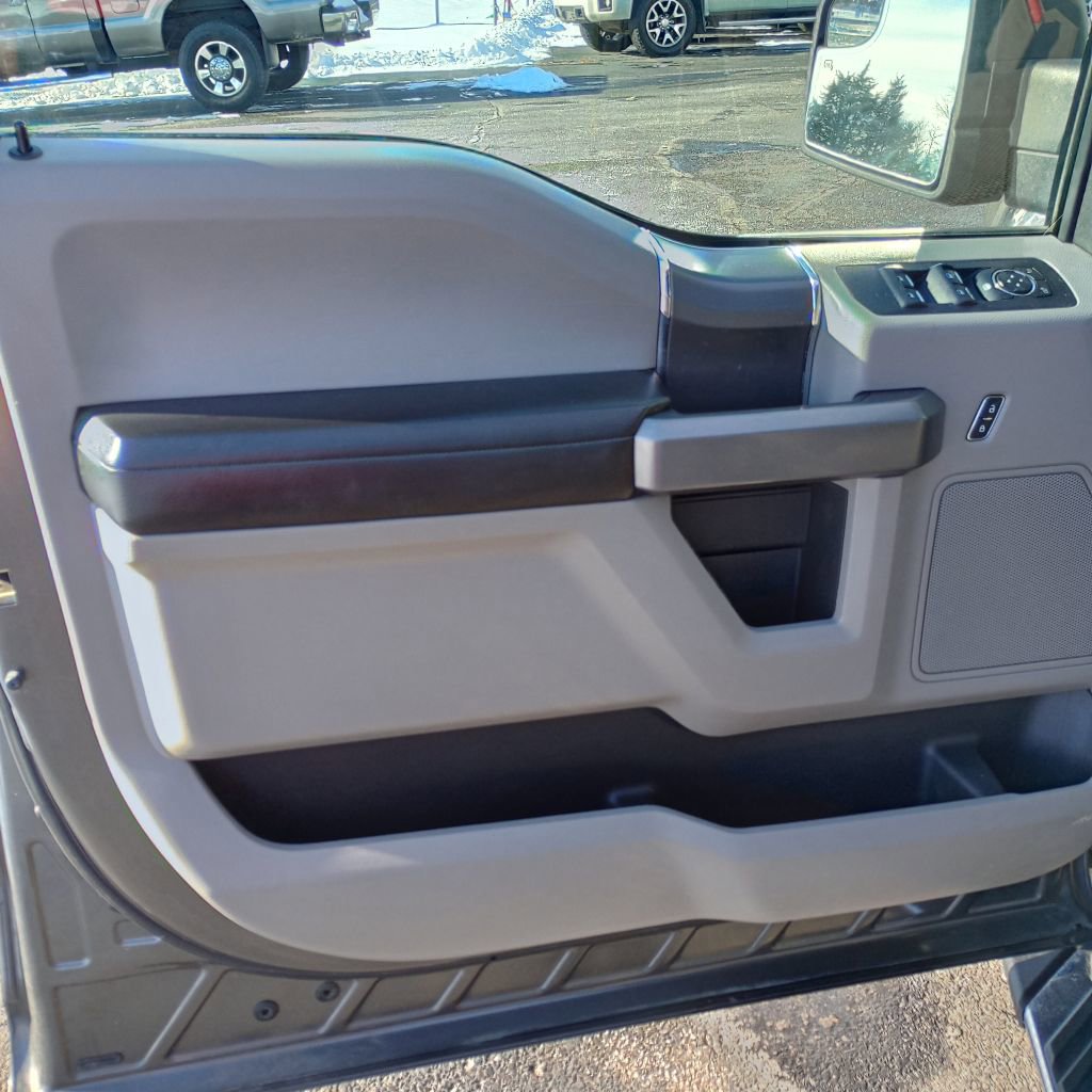 Used 2017 Ford F150 XLT w/ Equipment Group 302A Luxury AWD/4WD image 11