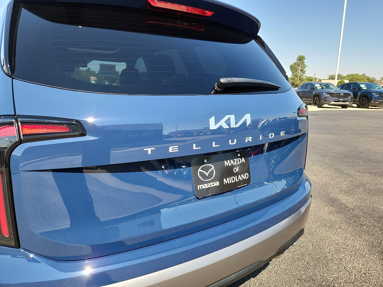 Used 2025 Kia Telluride EX w/ EX Captain's Chair Package image 10