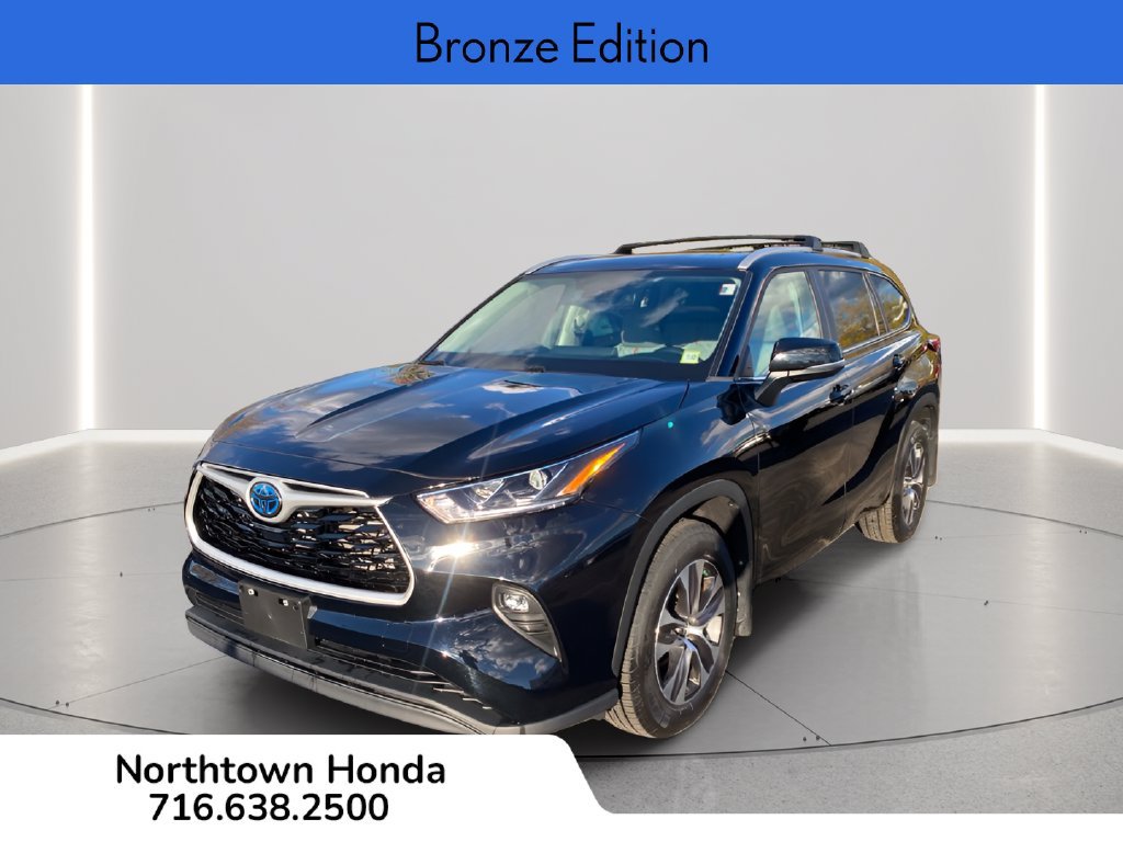 Used 2023 Toyota Highlander Bronze Edition FWD image 5