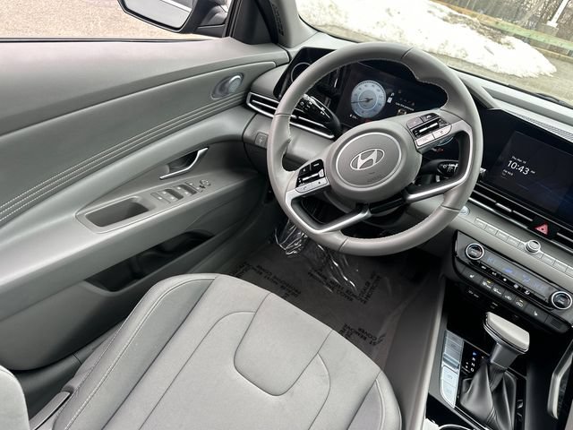 Used 2025 Hyundai Elantra SEL FWD image 21