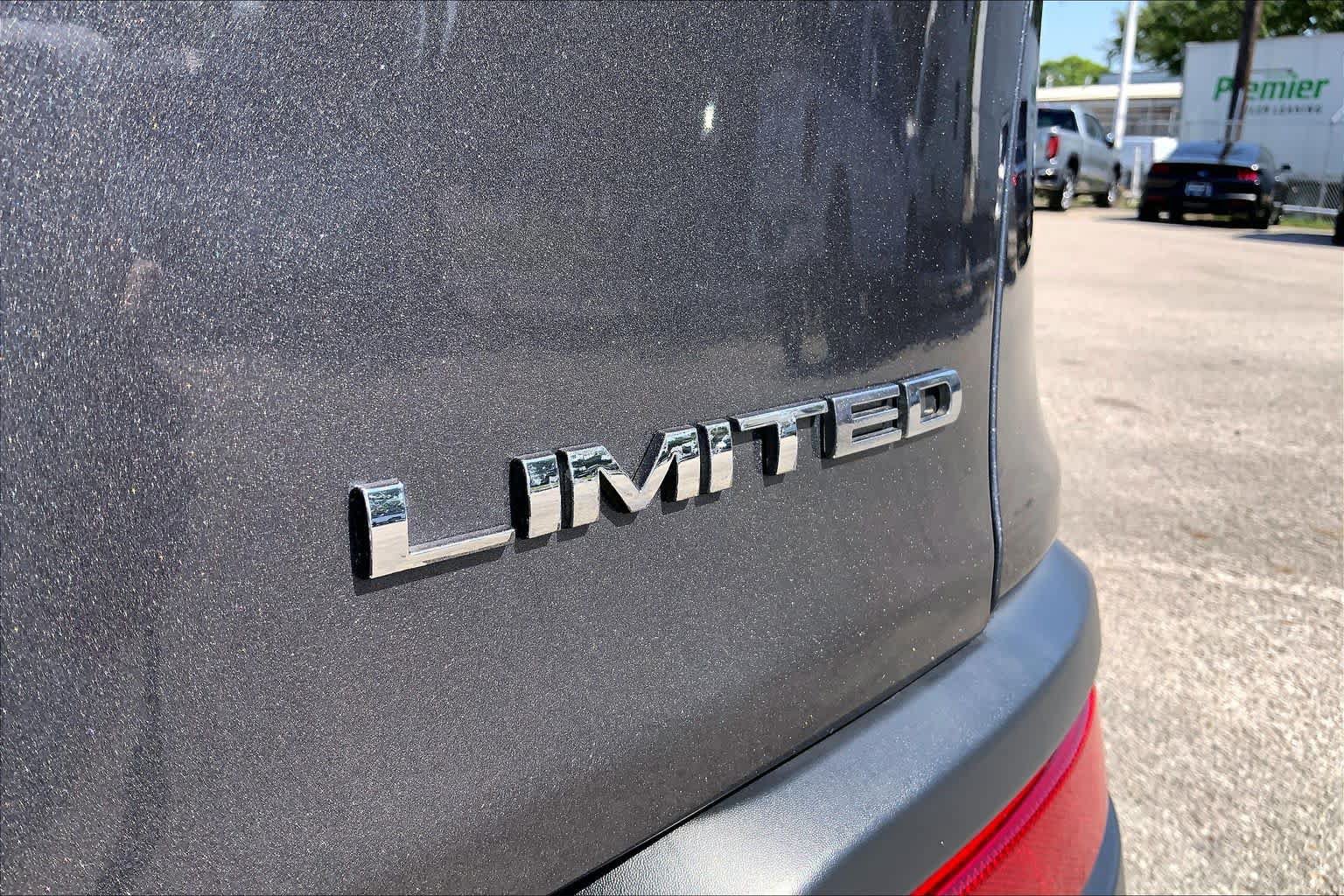 Used 2018 Jeep Cherokee Limited FWD image 8