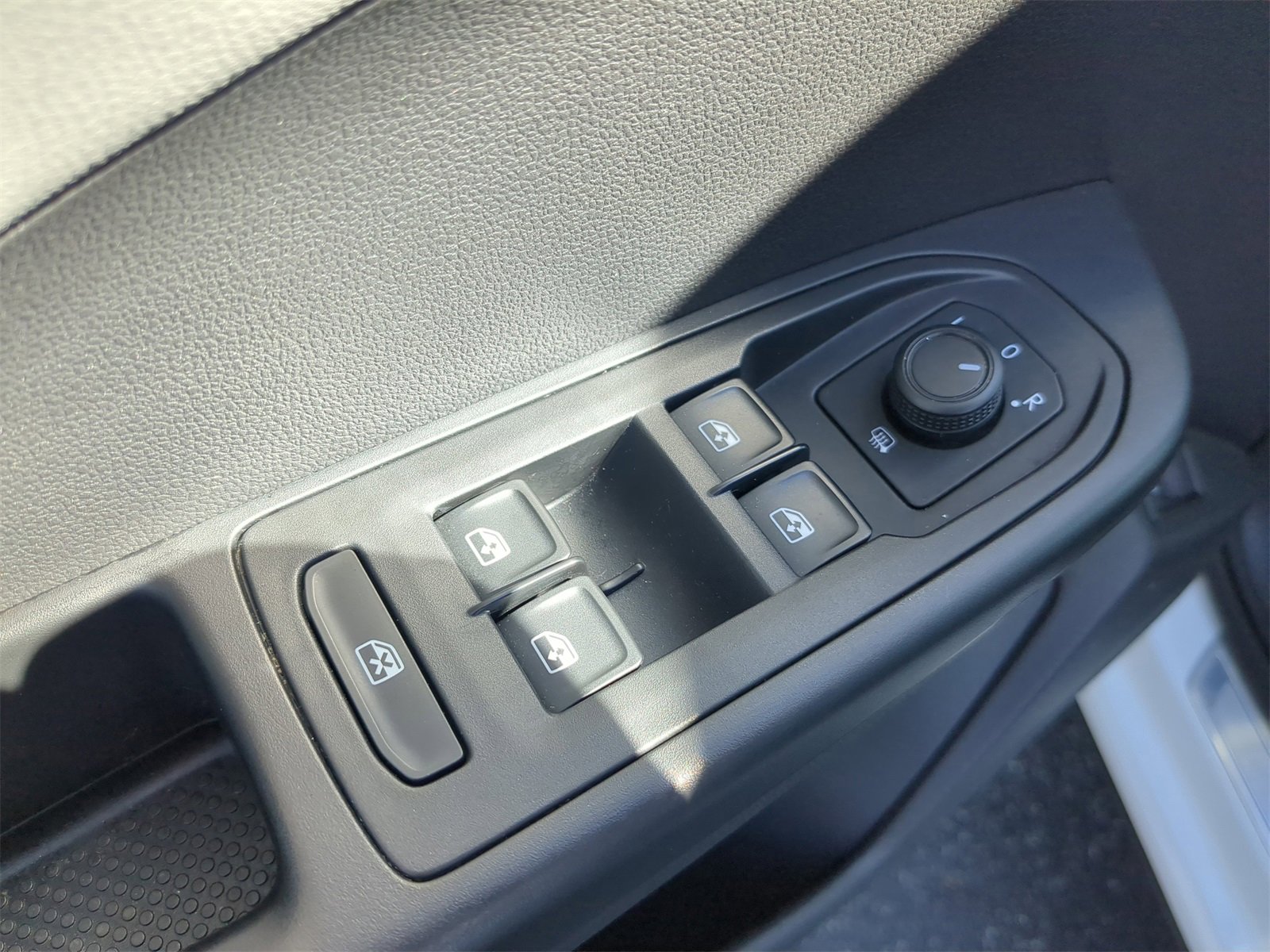 Used 2022 Volkswagen Taos SE image 17