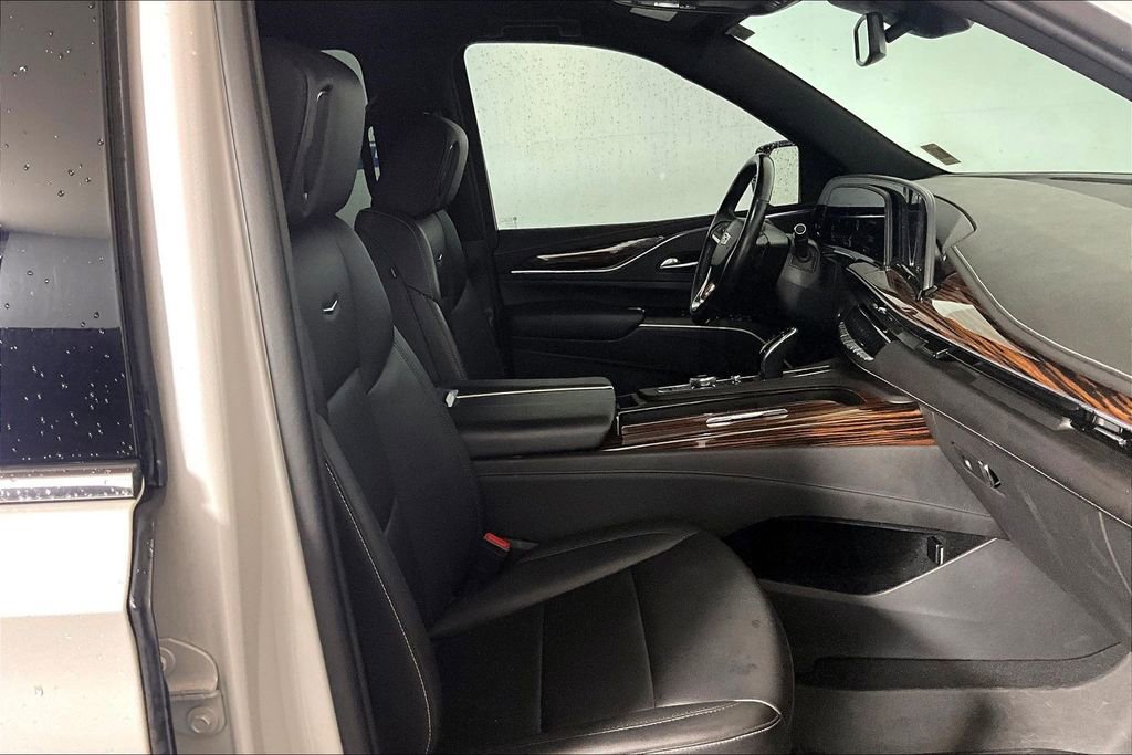 Used 2021 Cadillac Escalade ESV Luxury AWD/4WD image 6