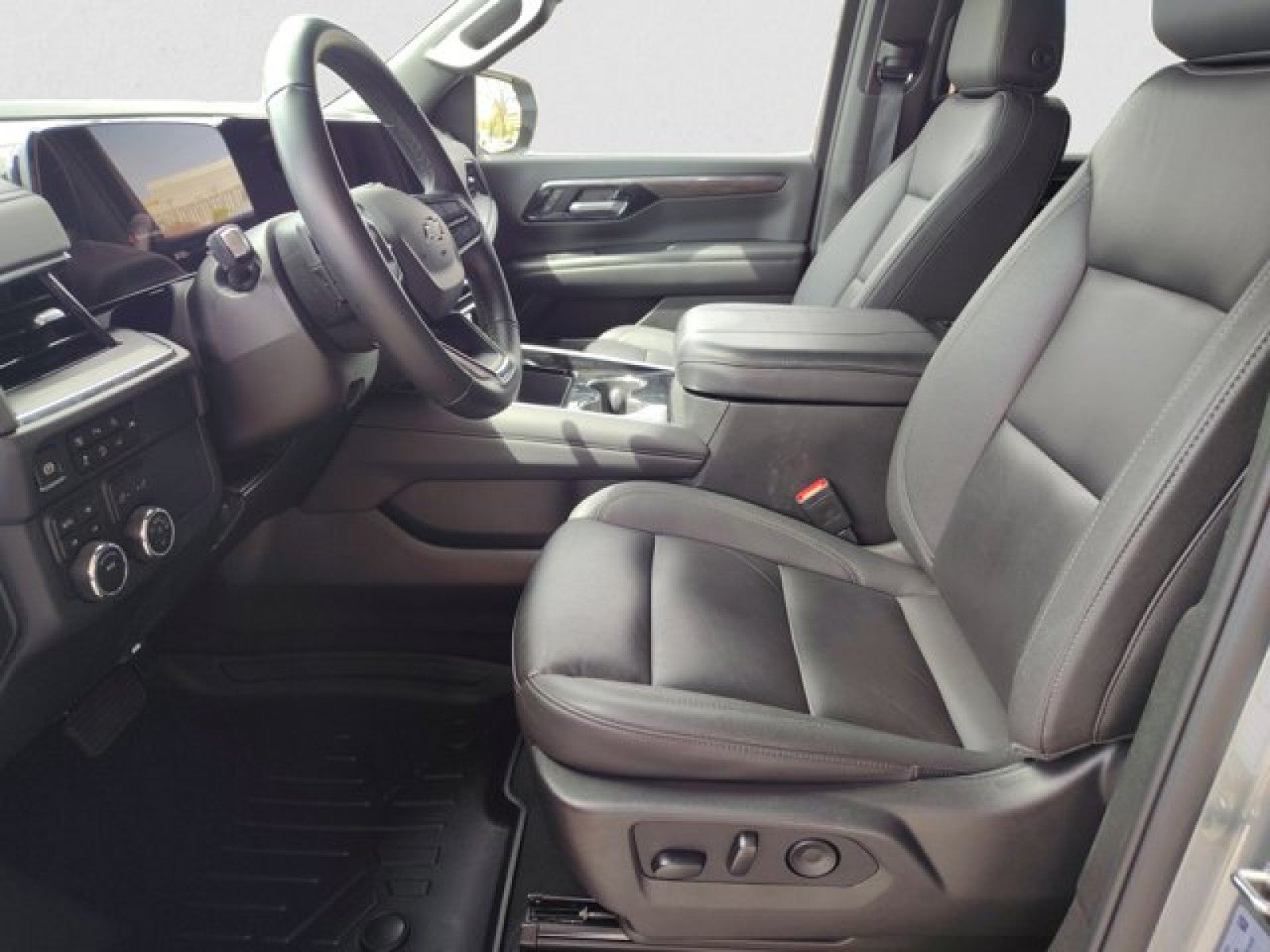 Used 2025 Chevrolet Suburban Z71 AWD/4WD image 10