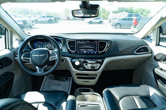 Used 2023 Chrysler Pacifica Touring-L FWD image 29