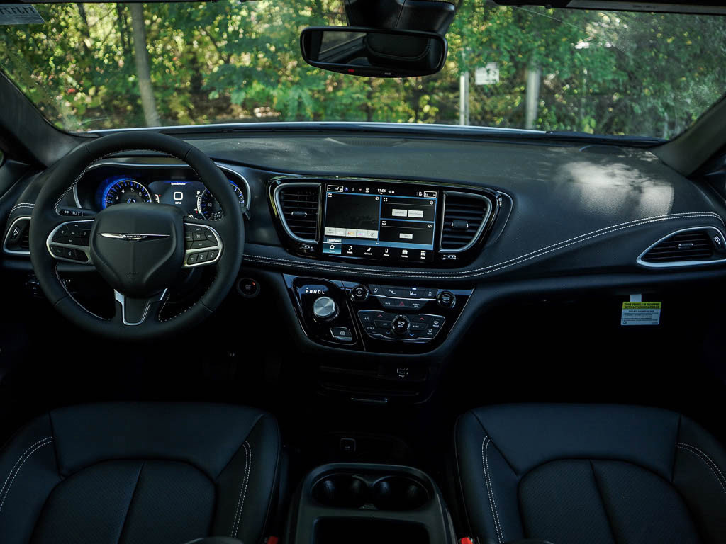 New 2026 Chrysler Pacifica Select AWD/4WD image 15