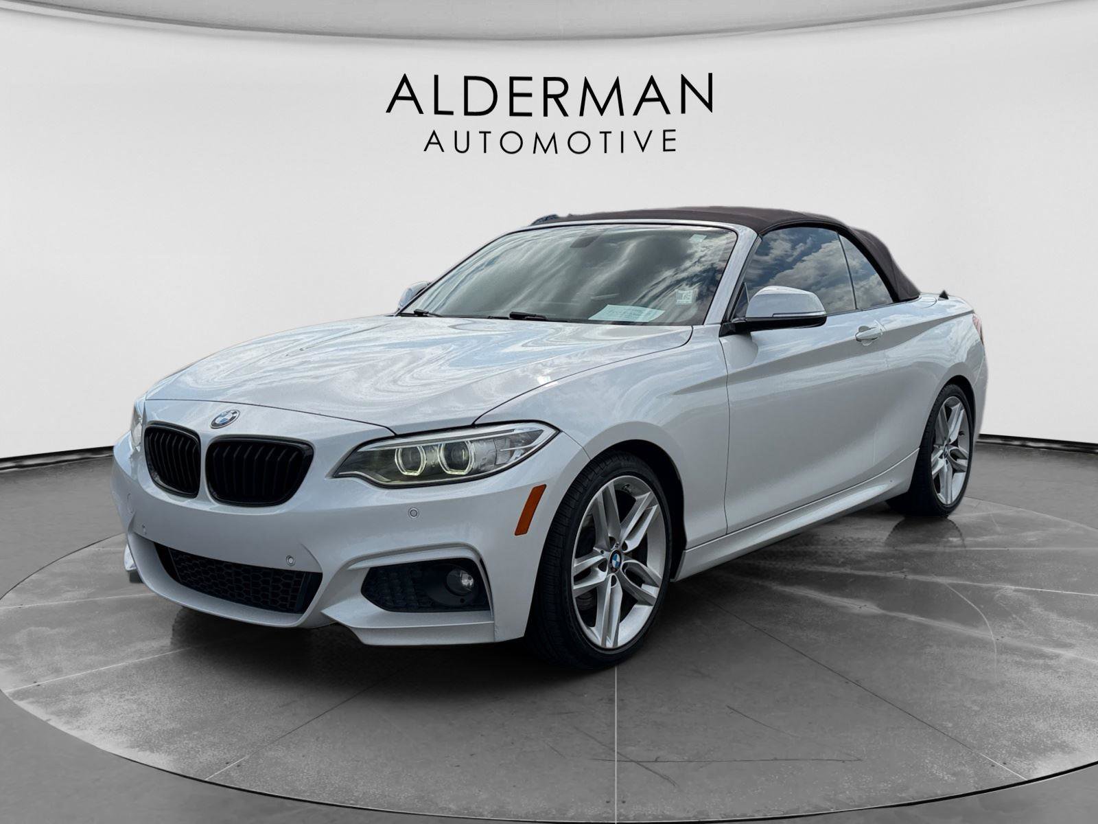 Used 2017 BMW 230i Convertible image 1