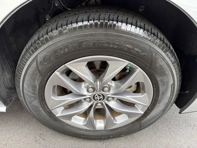 Used 2024 Toyota Sienna LE w/ LE Plus Package AWD/4WD image 28