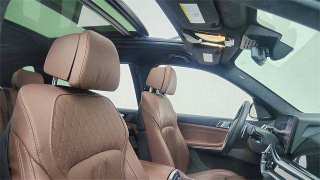 Used 2025 BMW X7 M60i image 22