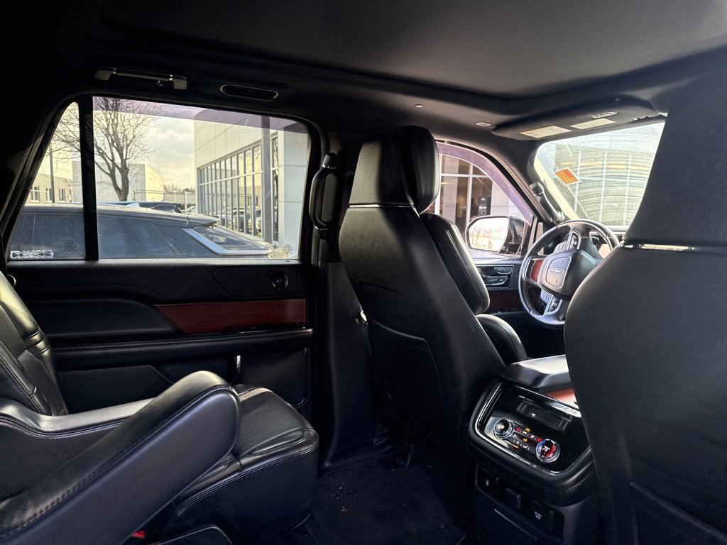 Used 2021 Lincoln Navigator L Reserve image 9