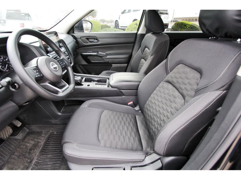 Certified 2024 Nissan Pathfinder S FWD image 6