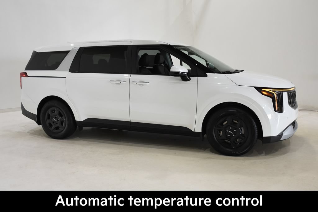 New 2027 Kia Carnival FWD image 3