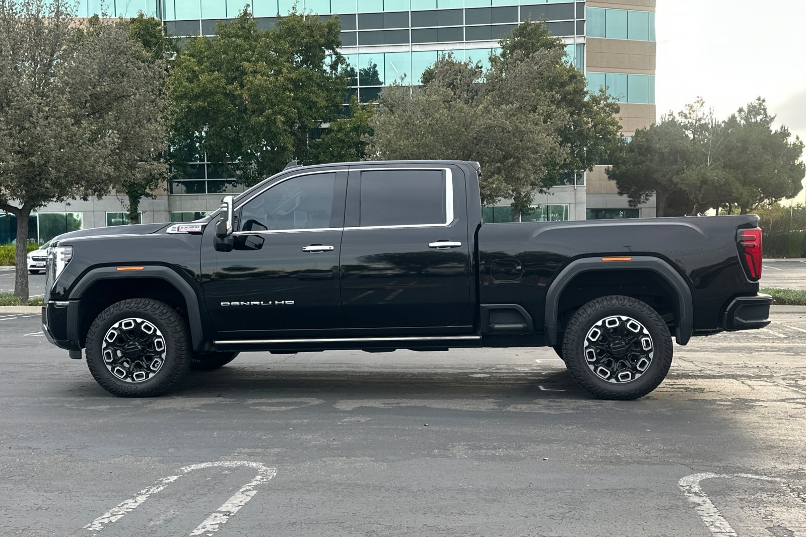 Used 2024 GMC Sierra 2500 Denali w/ Denali Reserve Package AWD/4WD image 7